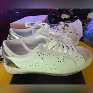 Brand new Women Star-Spangled distressed sneakers